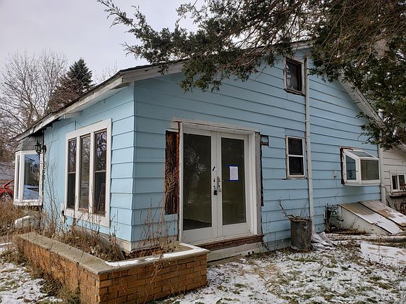 3rd image of 730 Fuller Ave