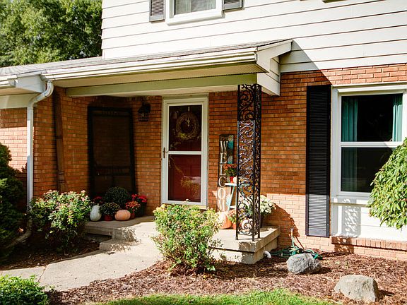 3rd image of 2289 Woodcliff Ave SE