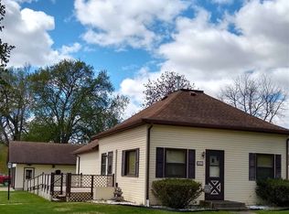 401 5th Ave, Decorah, IA 52101