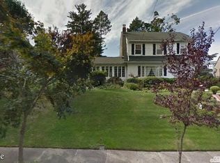 4620 241st St, Little Neck, NY 11362