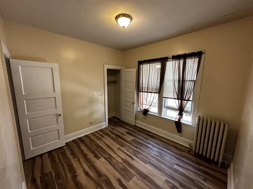 2nd image of 2035 N Holton St APT 2