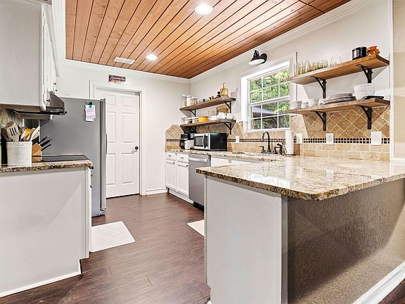 5th image of 109 Heights Park Dr