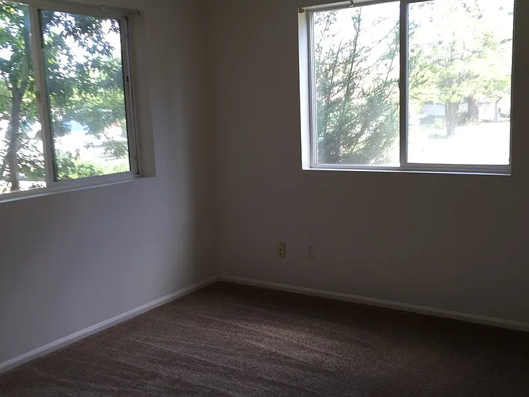 1015 SE 4th St #10 — Photo 7