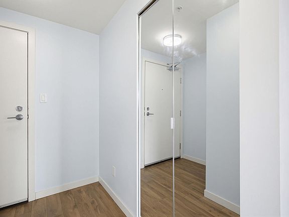4th image of 13325 102a Ave #908