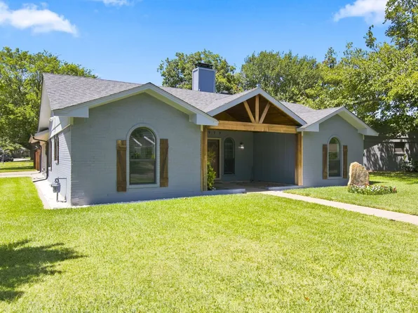 6909 Sandalwood Ln, Fort Worth, TX 76116