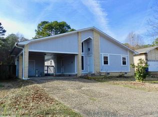 3 Prince Dr, Maumelle, AR 72113