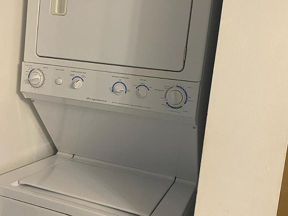 5th image of 1750 N Bayshore Dr APT 2610