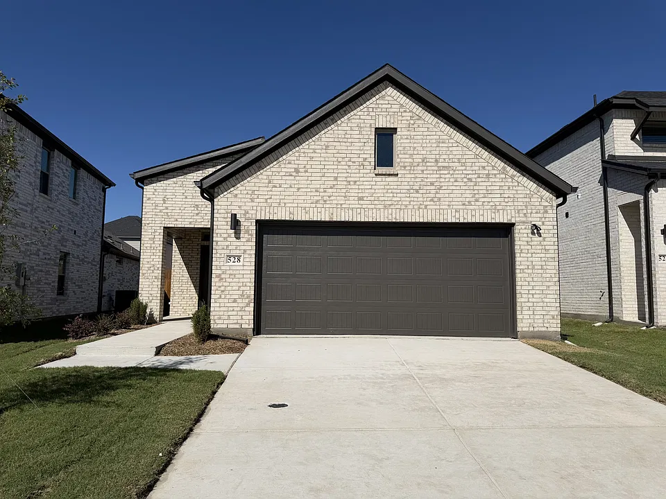 528 Green Gables Dr