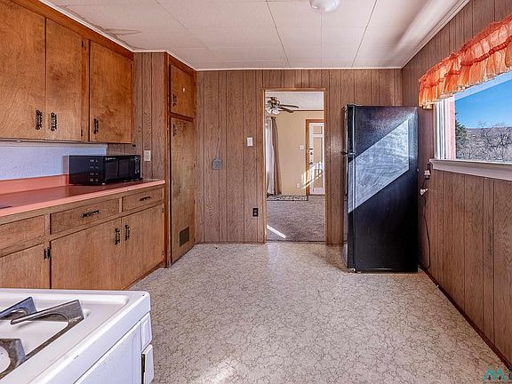 5th image of 647 Moulton Ave