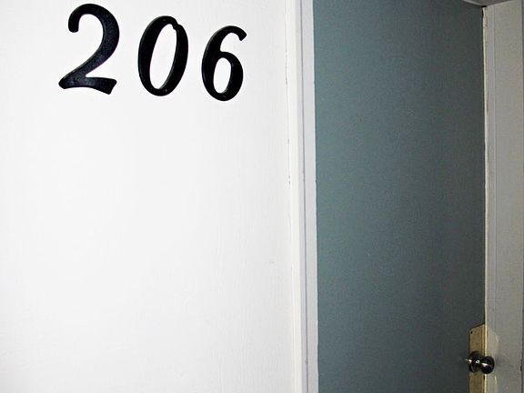 2nd image of 835 N Oak Harbor St APT 206