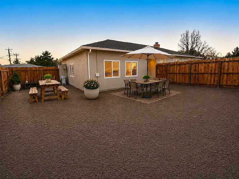 917 E Pine St — Photo 11
