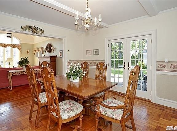 4th image of 141 Chestnut St