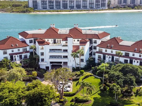 305 La Peninsula Blvd #305, Naples, FL 34113