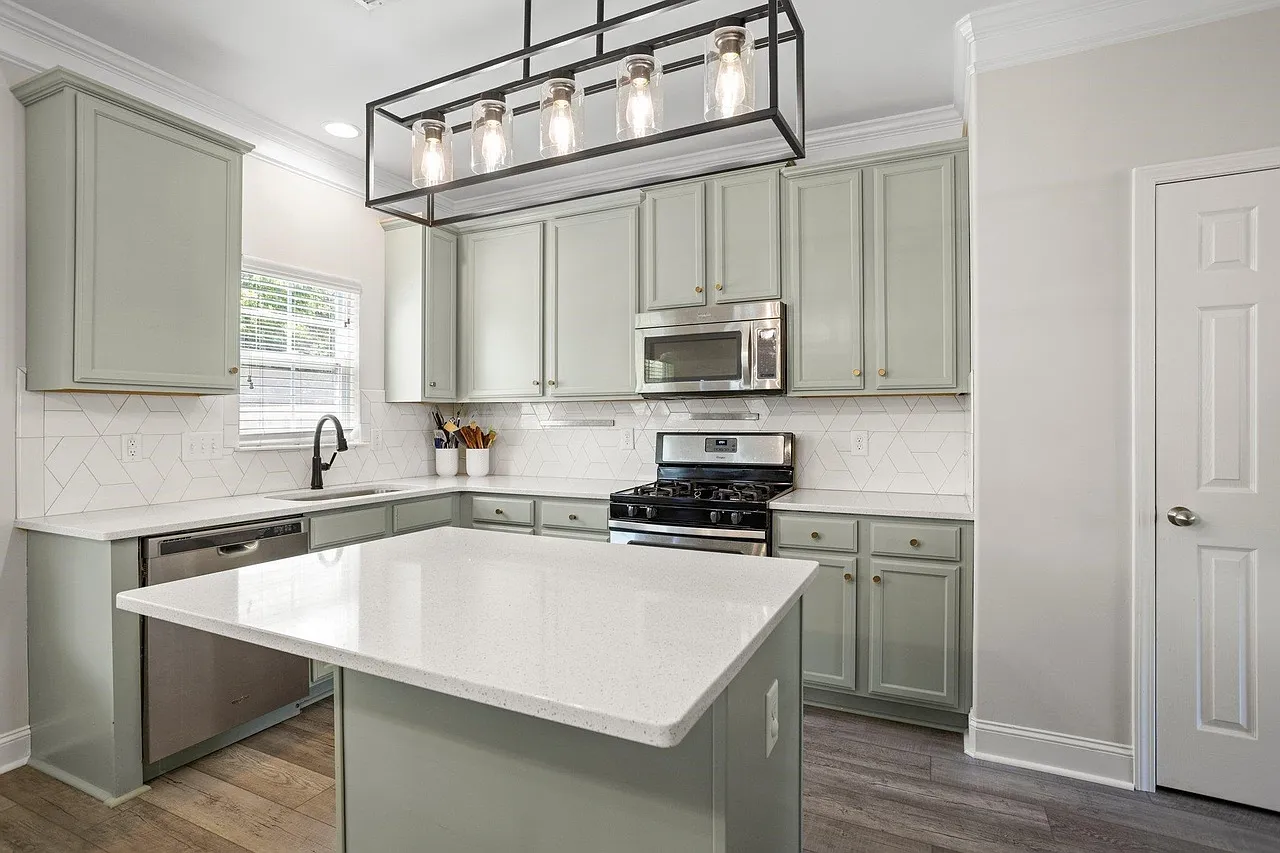 4 bed, 2177 sqft, $2,300 — Photo 3