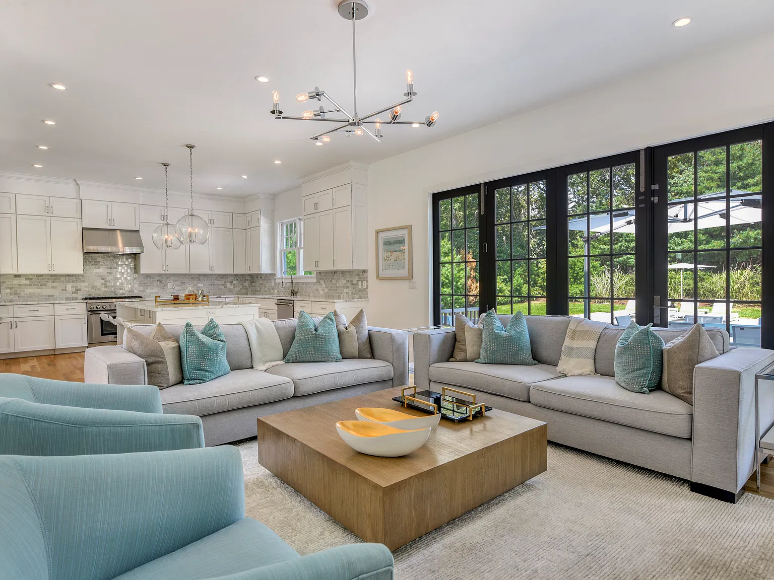 Designer Furnished Bridgehampton — Photo 4