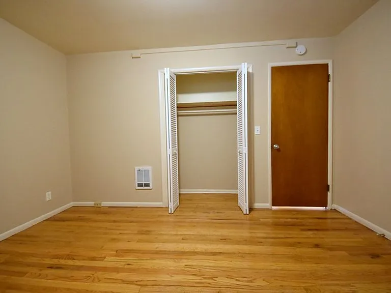 413 Belmont Ave E #D — Photo 11