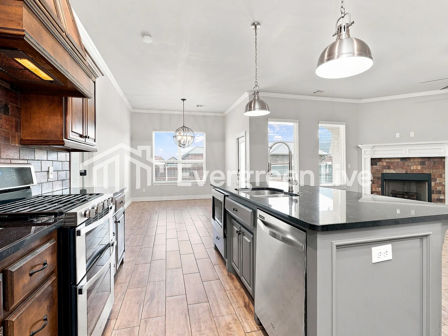 5 bed, 2.0 bath, 2150 sqft, $1,945 — Photo 4