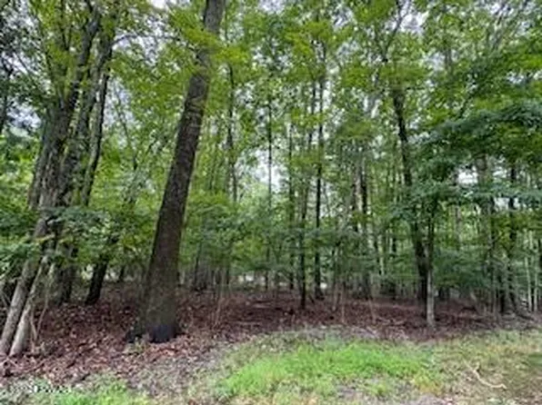 10 Crescent Dr, Hawley, PA 18428