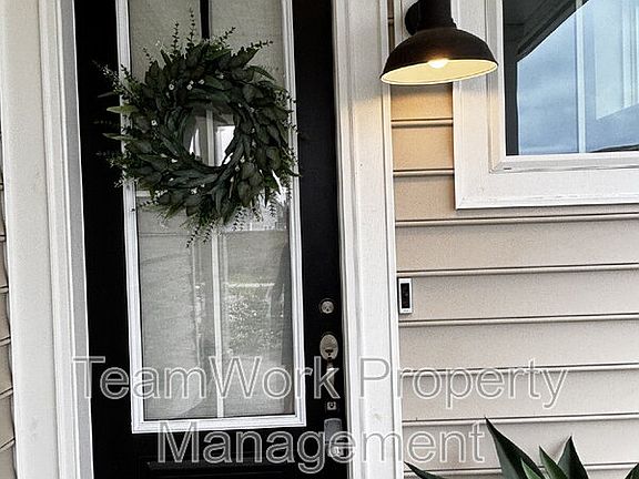 4th image of 214 Narrowleaf Ave