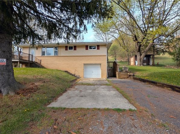 76 Edison Ln, New Cumberland, WV 26047