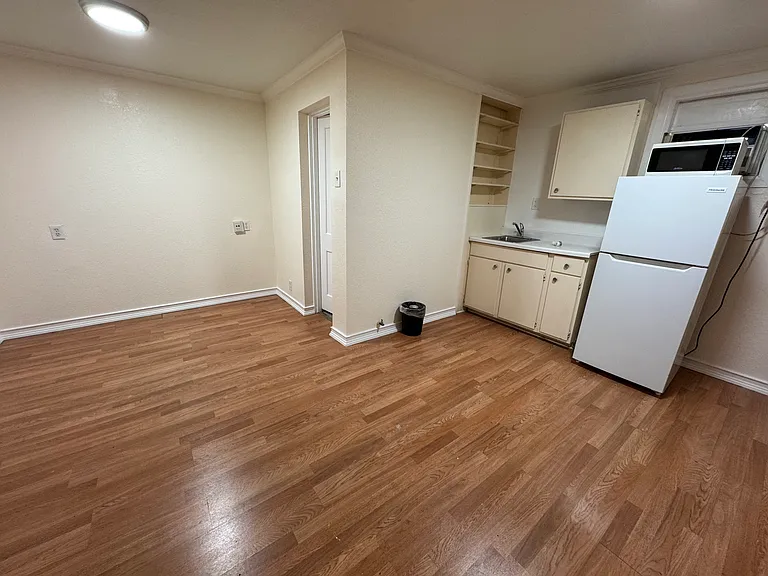 3824 Gramercy St — Photo 3