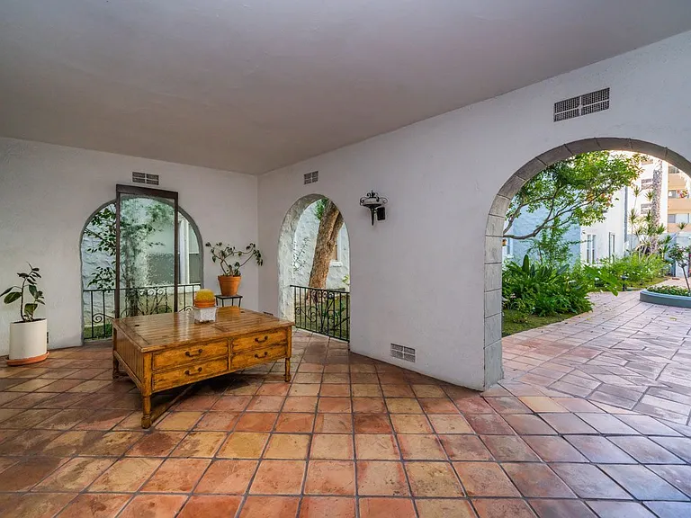 Chateau El Cerrito Apartments — Photo 20