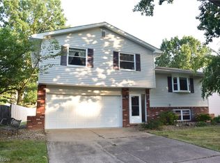 393 Tammery Dr, Tallmadge, OH