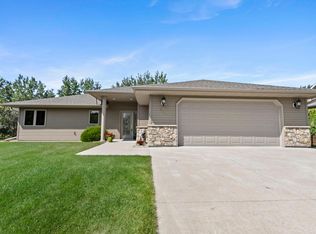 820 Willow Dr, Hutchinson, MN 55350