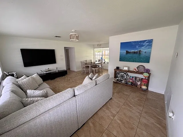 8130 NW 12th St — Photo 3