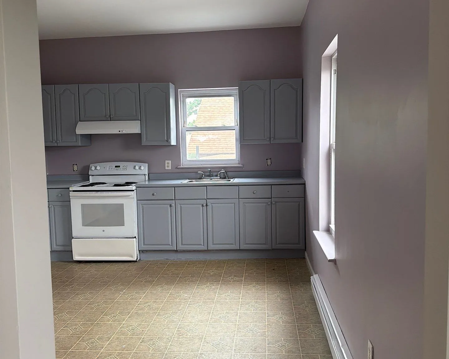 5 bed, 1500 sqft, $2,400 — Photo 2