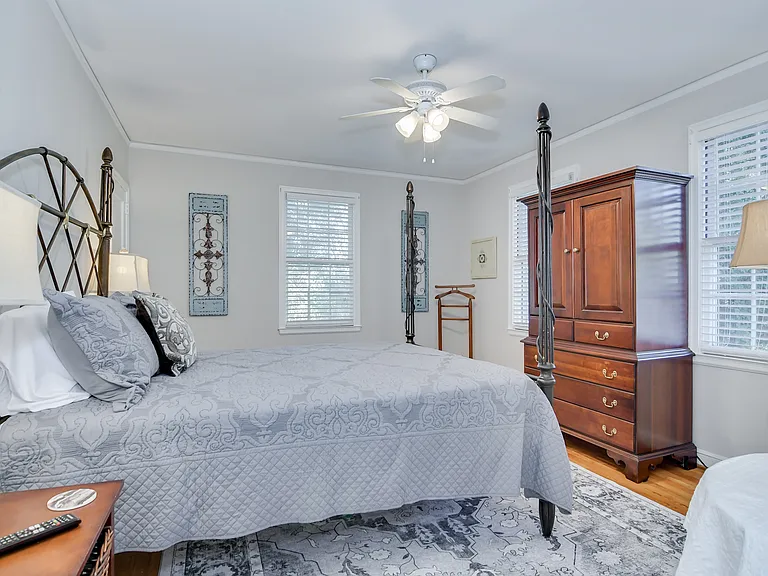 2631 Oakland Ave — Photo 27