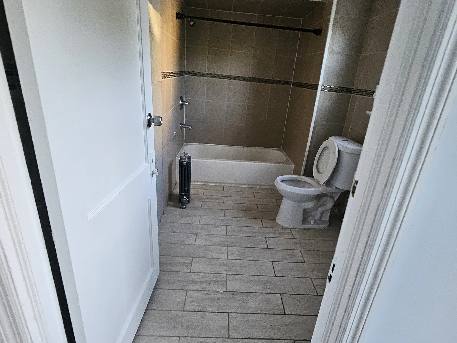 6 bed, $4,500 — Photo 4