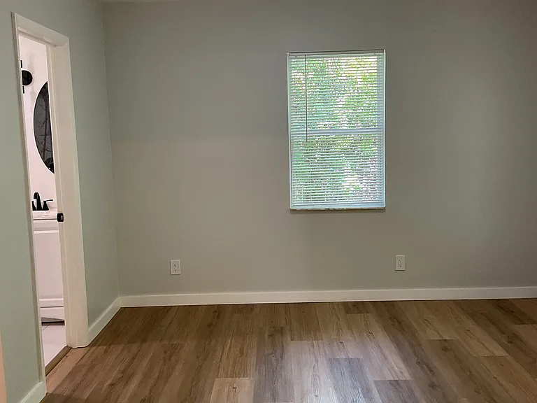 28 Sebastian Ave #D — Photo 8