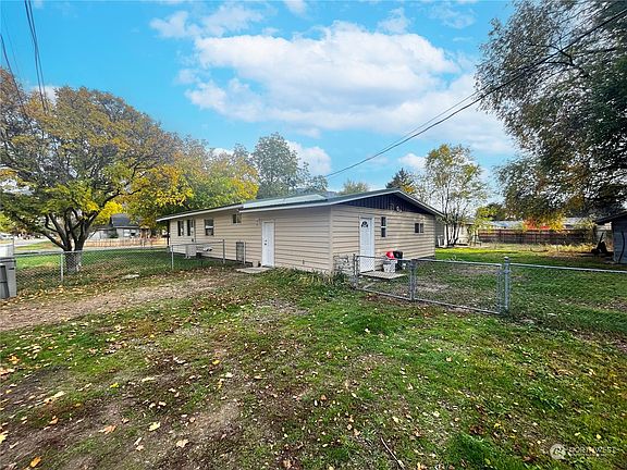 5th image of 320 Ironwood Street