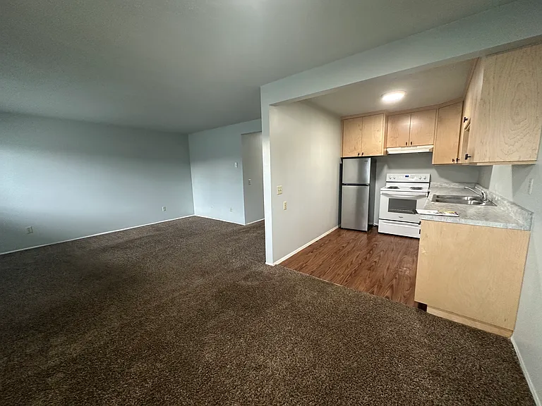 624 W Cedar St #14 — Photo 3