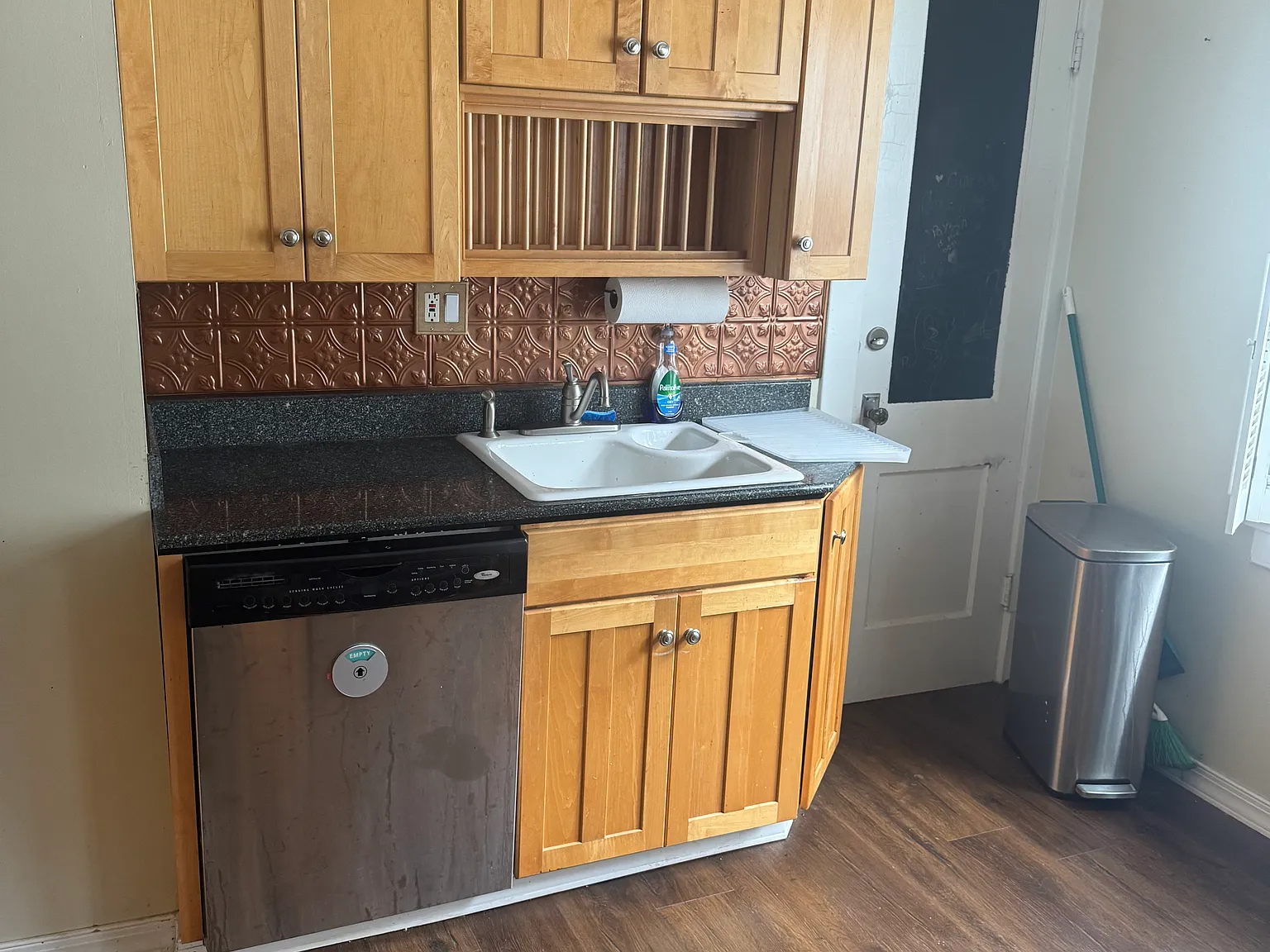 3 bed, 1200 sqft, $1,350 — Photo 2