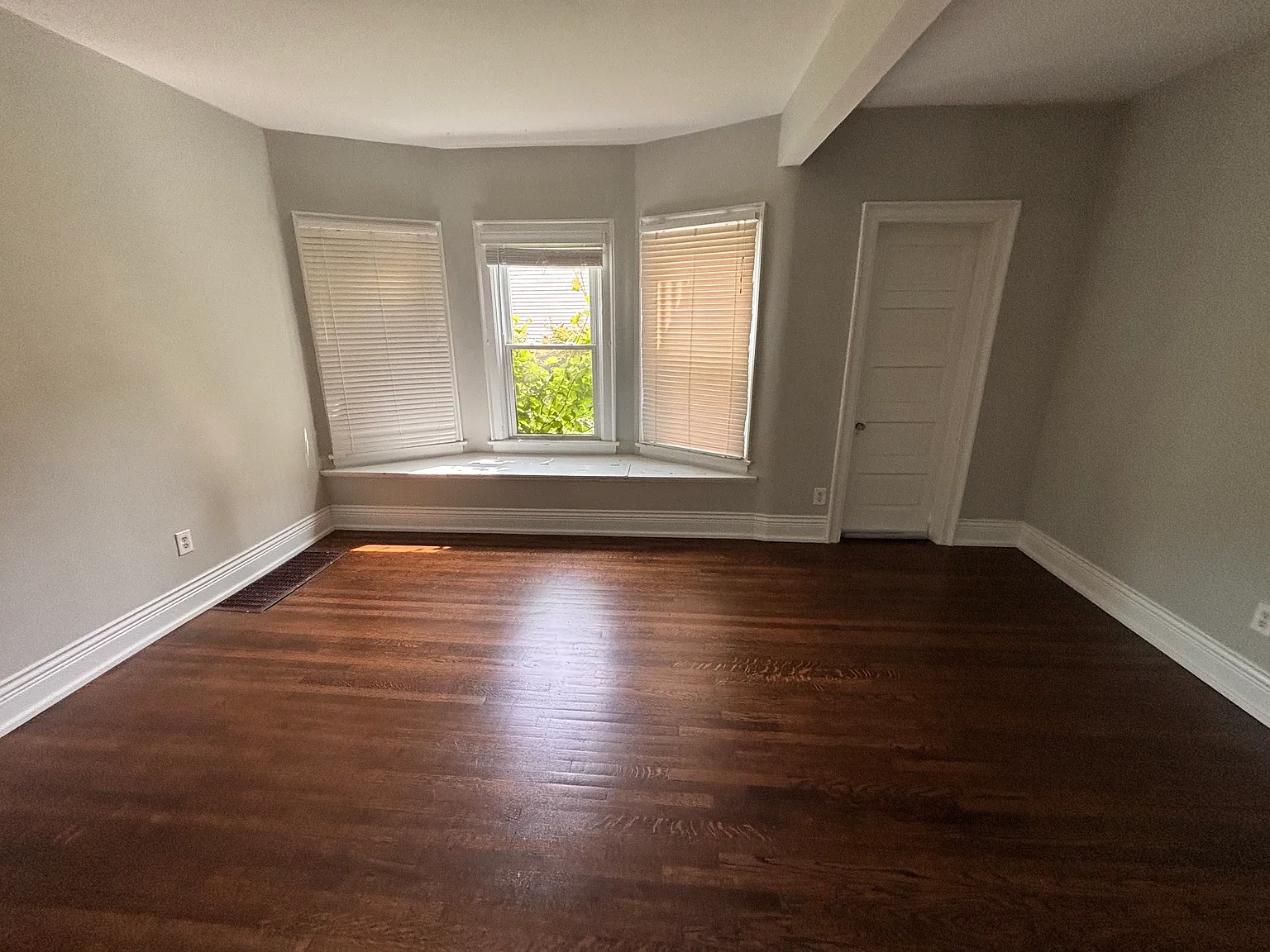 1 bed, 1200 sqft, $1,200 — Photo 3