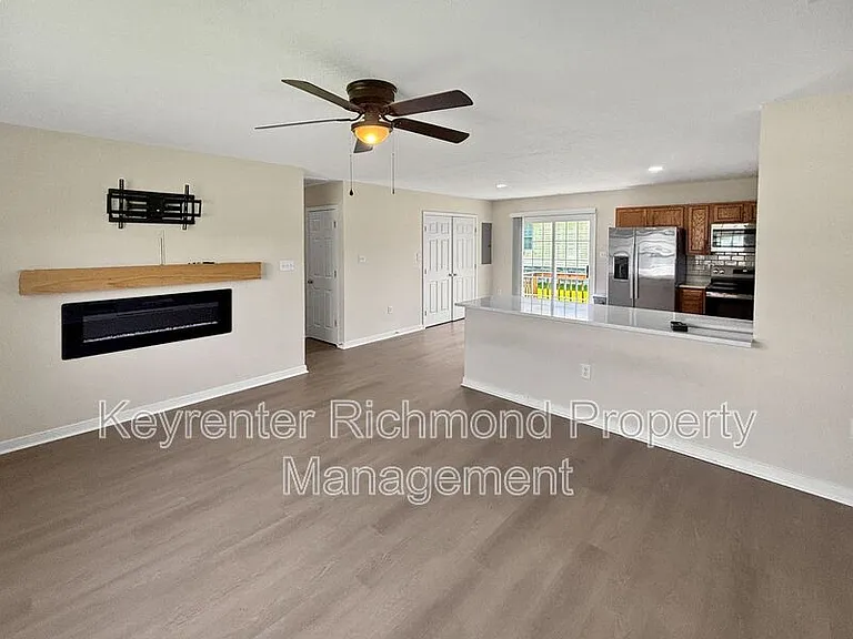 4717 Altair Rd — Photo 3