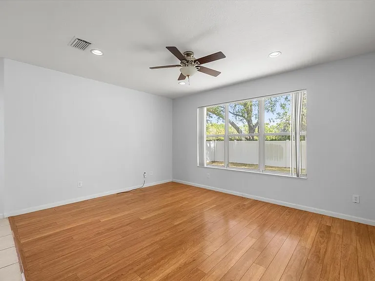 5073 SW 40th Pl — Photo 9