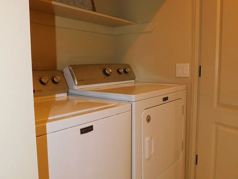 812 Landon Dr #B202 — Photo 5