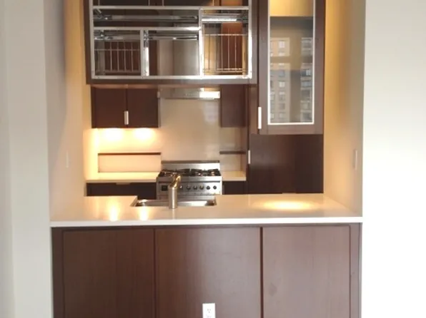 60 Riverside Boulevard image 1 of 9