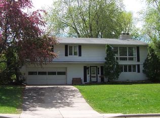 1310 Hillcrest Dr NE, Fridley, MN 55432