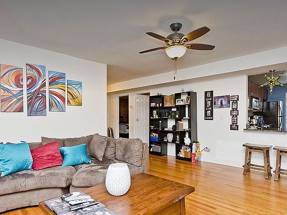 2nd image of 6415 N Damen Ave APT 3E