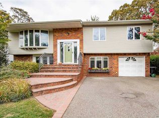 5 Woods Pl, Rockville Centre, NY 11570