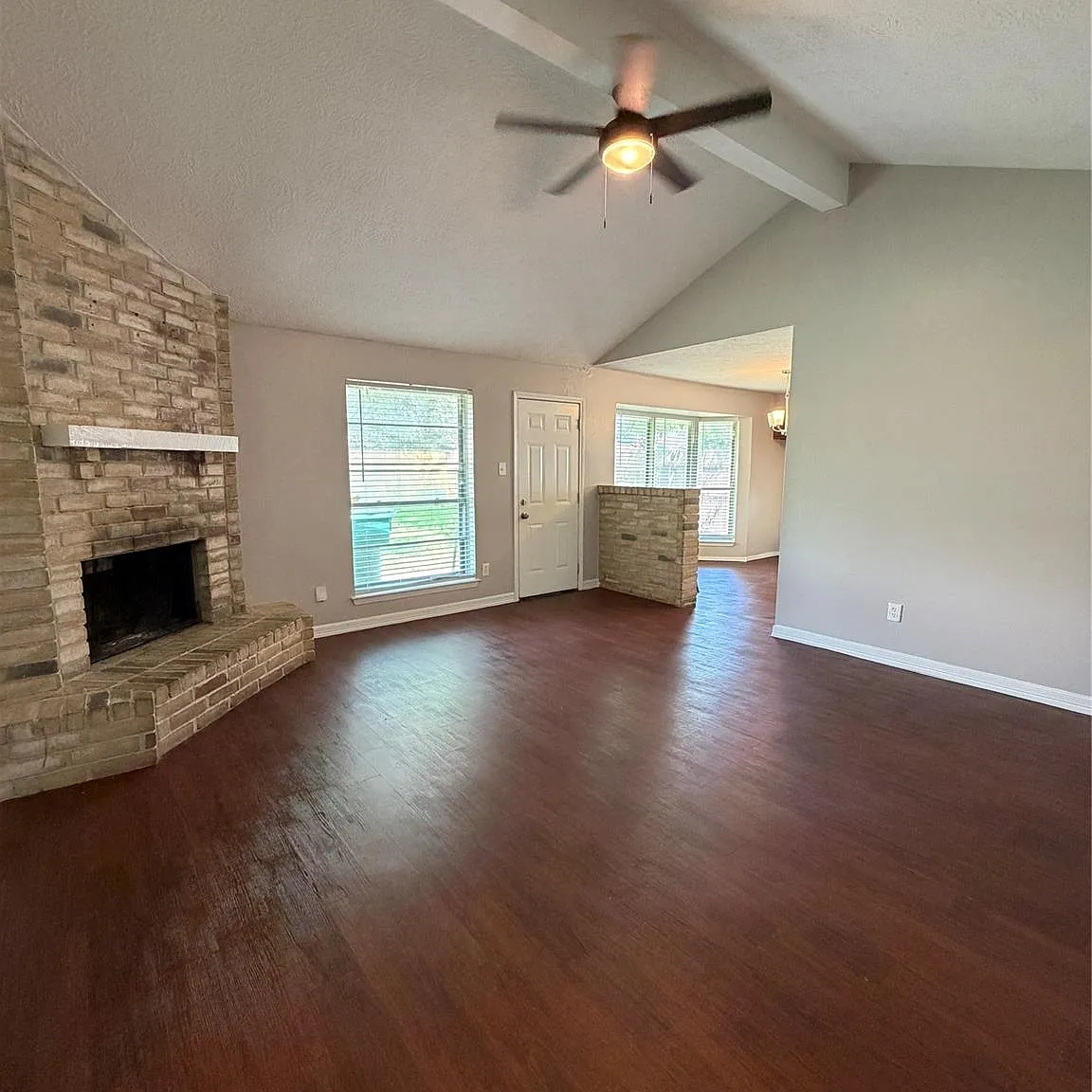 4 bed, 2.0 bath, 1413 sqft, $1,900 — Photo 3