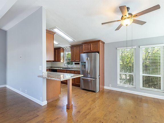 5th image of 210 Daphne Drive