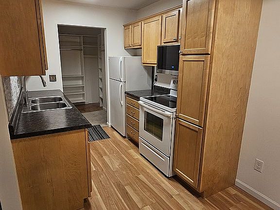 3rd image of 2011 E 122nd St APT D23
