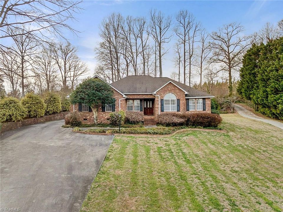 1st image of 471 W Hunting Ridge Dr
