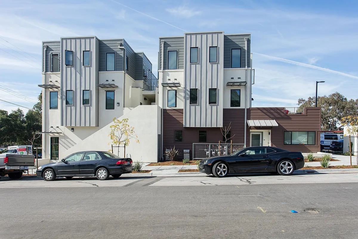 Building Photo - 1340 Taft St #330
