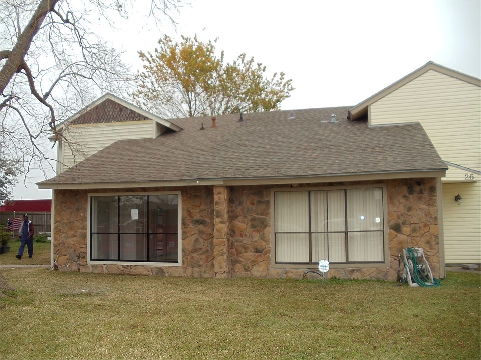 1st image of 25 Honeysuckle Ln